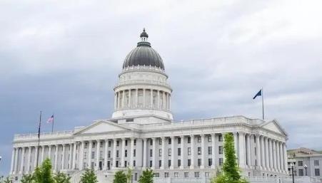 12月，美国宣布冻结中国8亿美元资产。中国反手就冻结美国在华80亿美元资产。当时