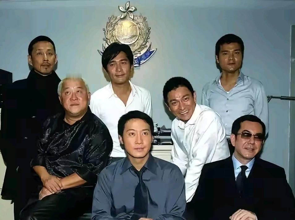 黎明的地位到底有多高，这张合影让你看得明明白白，这里面的每一个人在香港娱乐圈都是