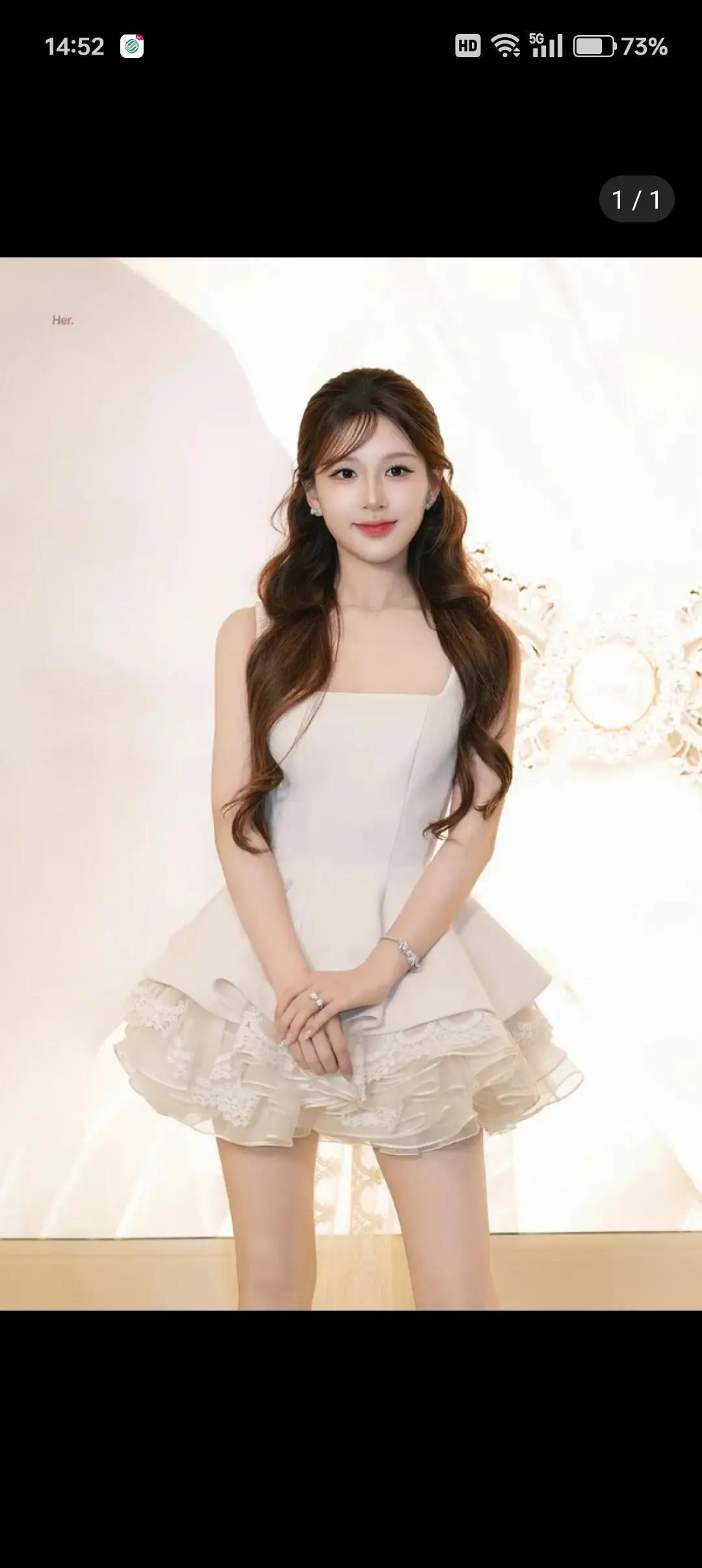 赵露思虞书欣近照