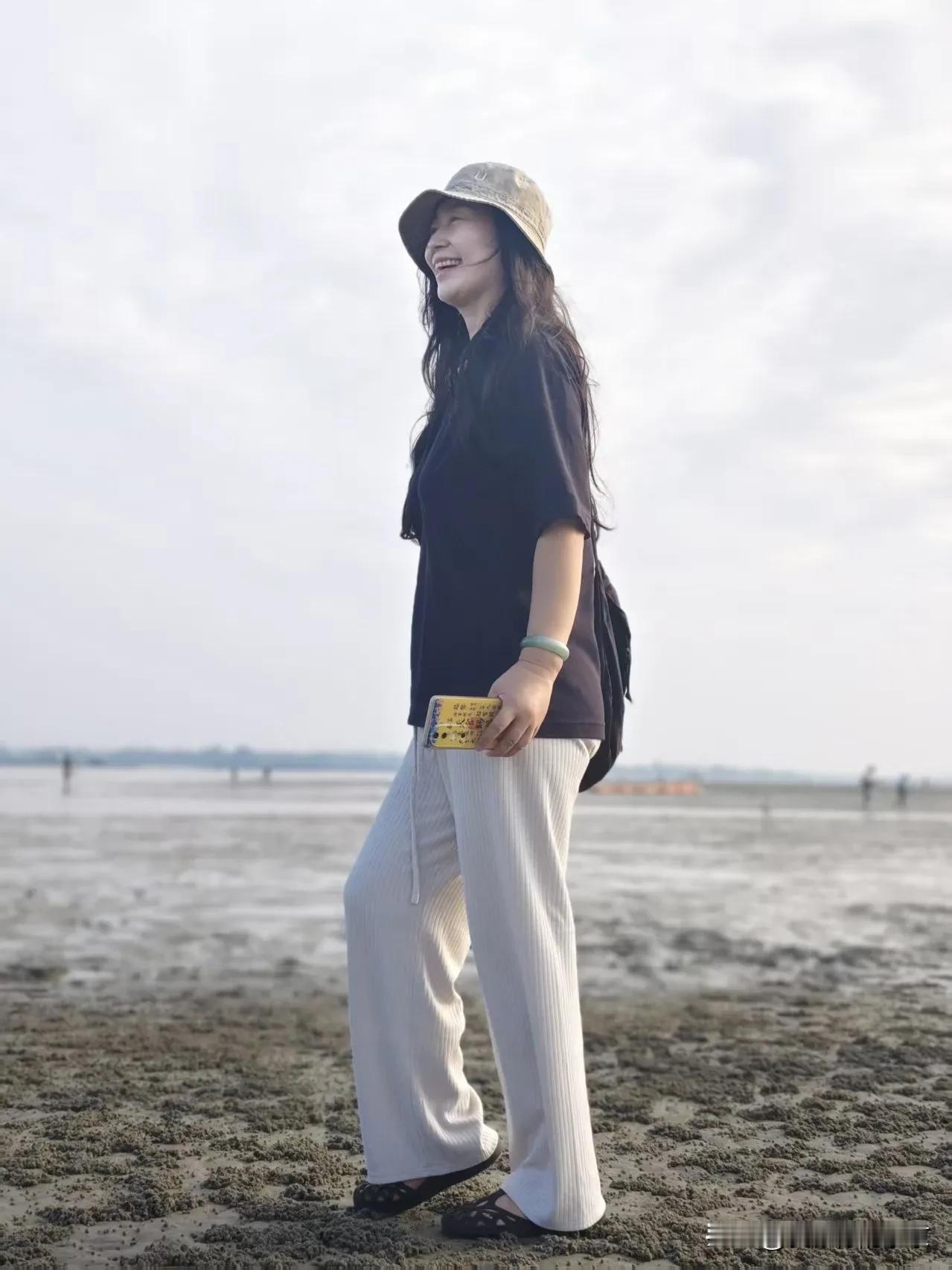 明明是最爱玩儿的人，突然间喜欢空旷，喜欢安静，不想说话，不爱聚会...