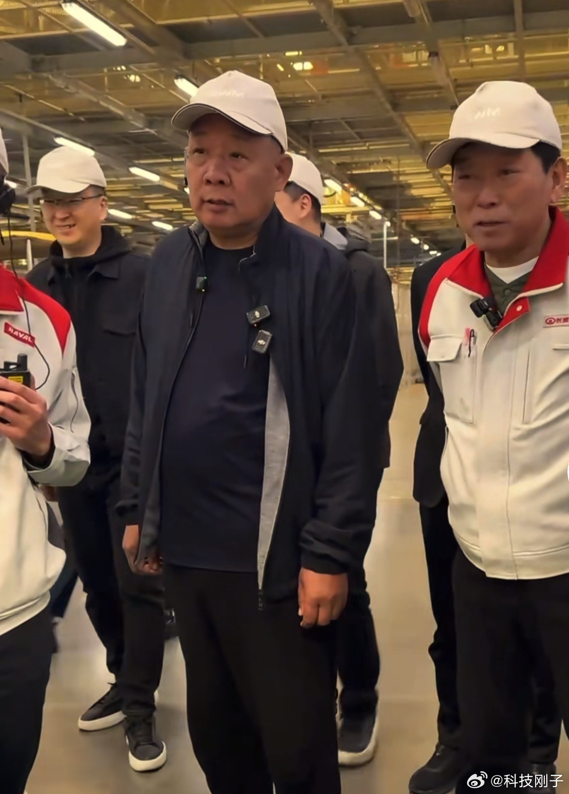 魏建军于东来合体直播东来总和魏总终于合体了，探了工厂，体验了高环试车场，还一起