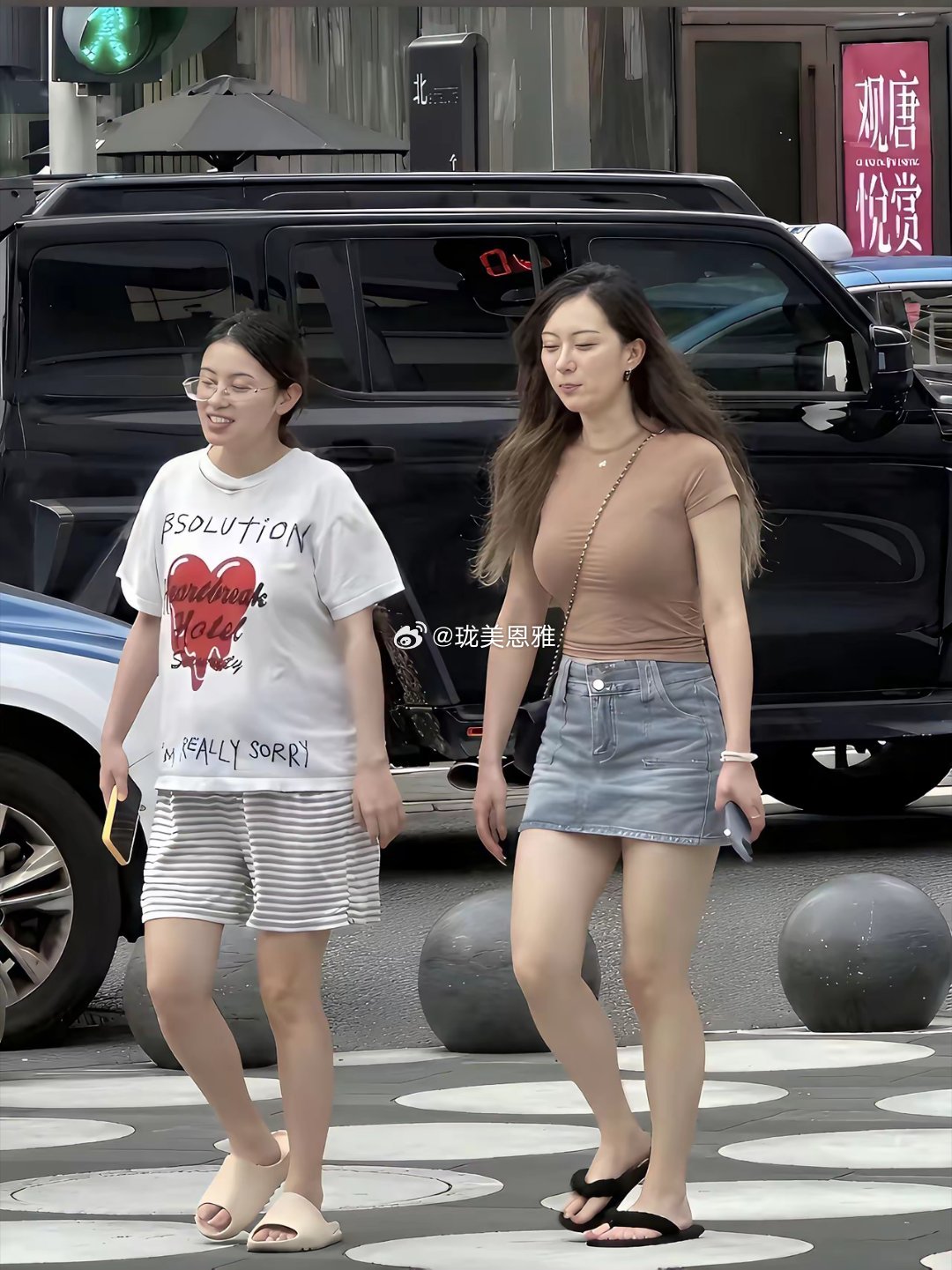 上海人的精致真是刻在骨子里的体面，连挤地铁都打扮得漂漂亮亮