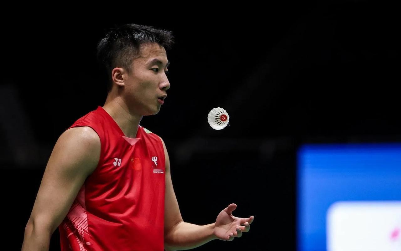 刚刚结束了一场羽毛球汤姆斯杯小组赛A组第5盘，世界排名第23位的囯羽29岁老将陆