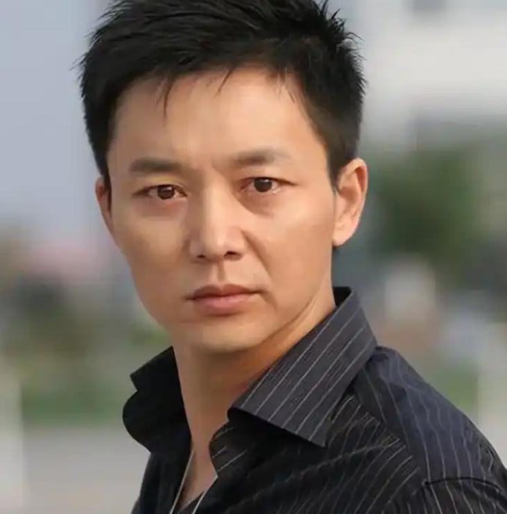 2001年，刘奕君兜里比脸还干净，回家却撞上妻子递来的离婚协议。旁人都劝他把孩子