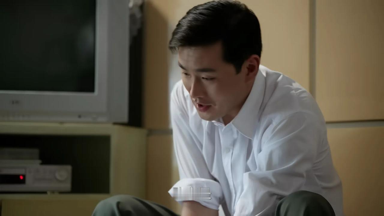 王彦霖用搓衣板洗衣服这个姿势这么熟练，想来小时候是没少做这事儿呀[笑着哭]由张