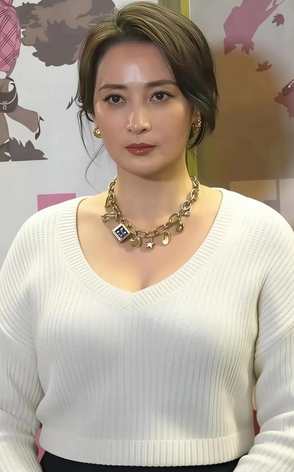 倘若身为痴情之人，手握三四十万，满心满眼都是心仪之人，你会选择50岁的蒋勤勤相伴