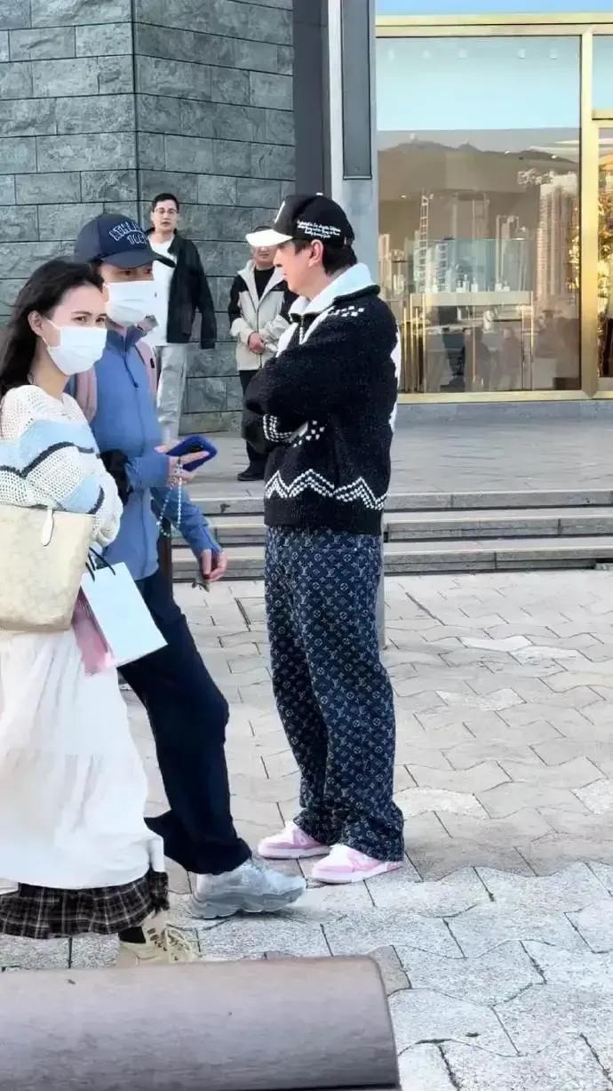 王思聪选择不创业其实是一种变相的孝顺虽然他每天吃吃喝喝，其实他才是人间清醒