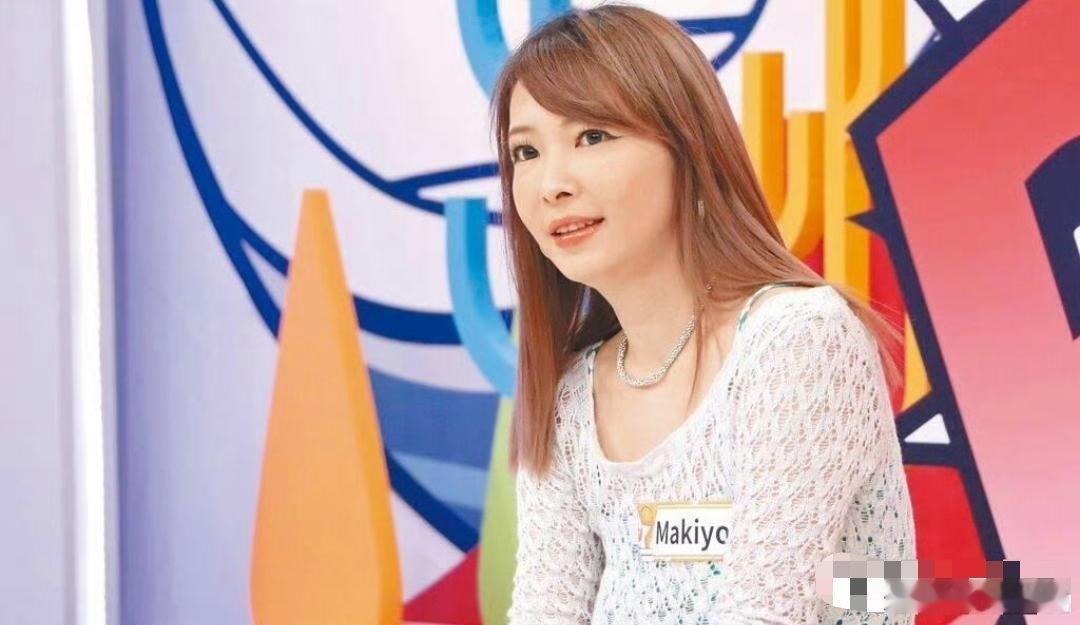 makiyo炮轰杨丞琳忘恩负义！近日，Makiyo在播客节目中炮轰一女星“踩她肩