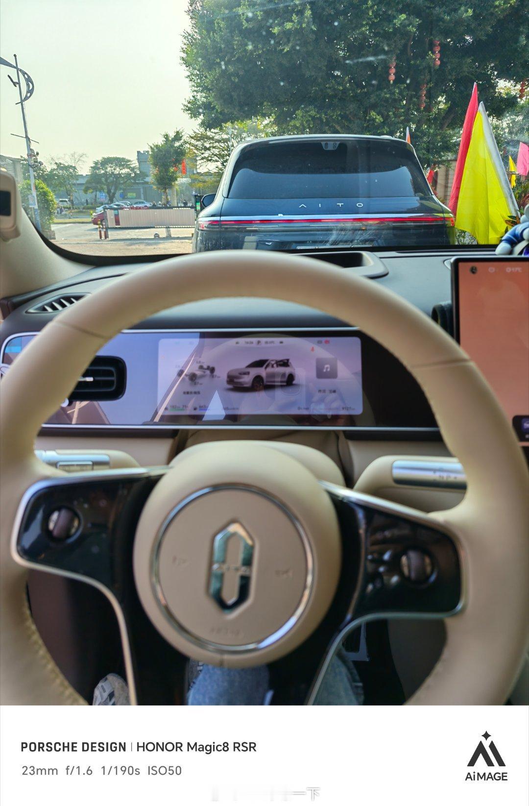 这一趟出来，明显感觉全新问界M7多了，但主要还是黑的蓝的比较多，白色目前就我自己