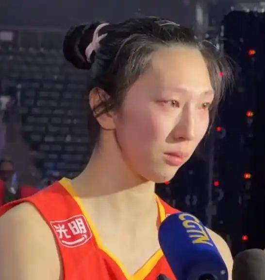 心痛，难道吴梦洁又要重蹈朱婷、李盈莹覆辙！曾几何时，朱婷的手腕被