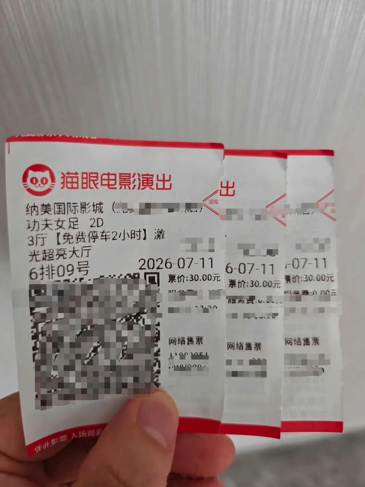 功夫女足票房破5亿昨晚，陪我妹看了《功夫女足》，周末晚上没想到人还蛮多。周星驰