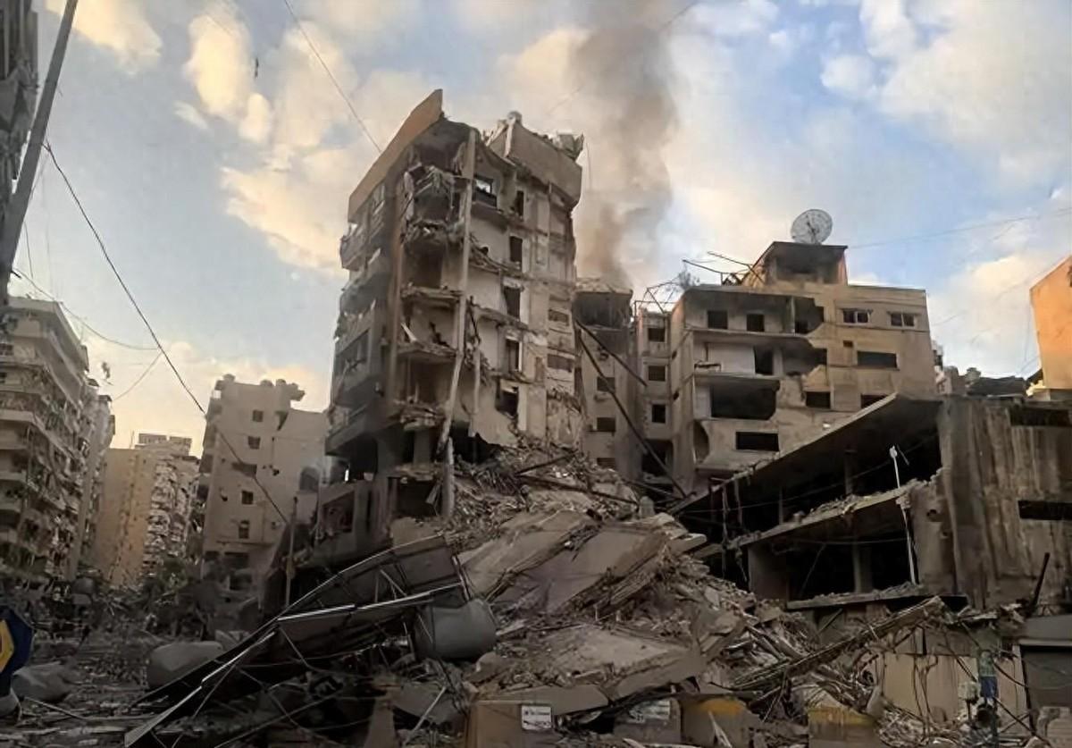 咱就说，这事儿离谱到家了吧？！前两天全网还在刷屏，说黎巴嫩真主党被以色列炸得满地