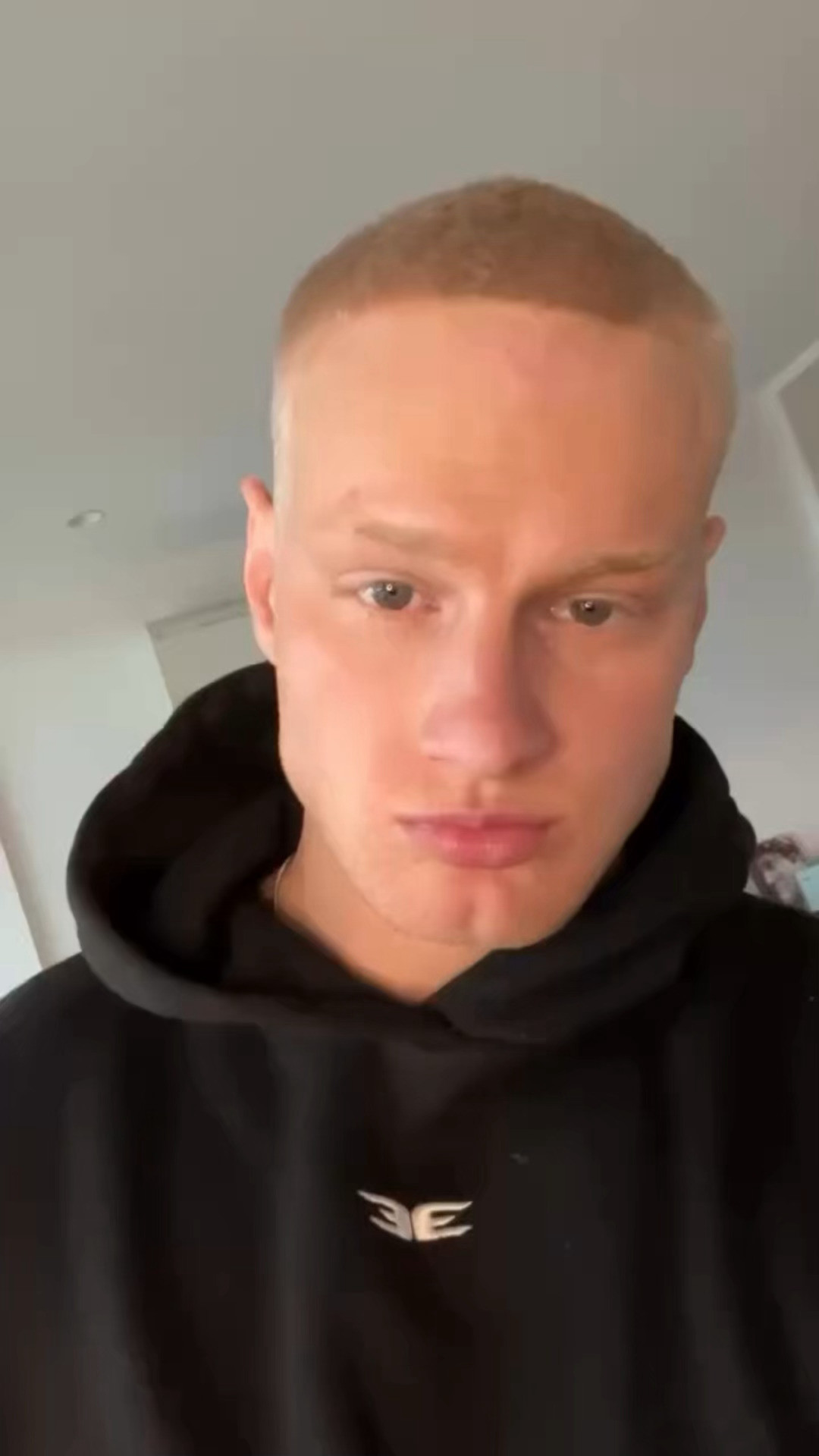🤳​​​
