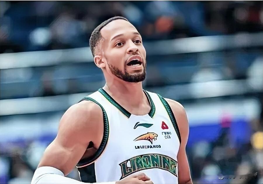 辽篮小外援杰隆布朗这个事确实有点冤啊。三场俱乐部杯比赛过后，辽篮小外援杰隆布朗