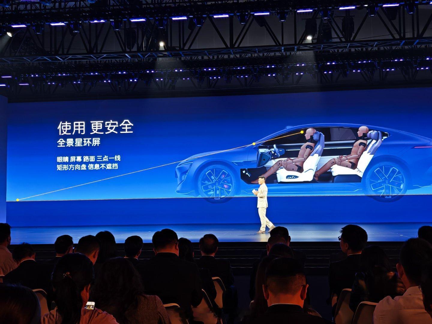 原来开车就应该看前面几米就可以绝对不用抬头看远做预判