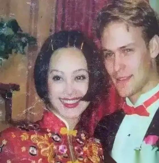 婆婆说，我家有5000亩地，近亿存款，你想要什么结婚礼物？随便说！宁静说，我想