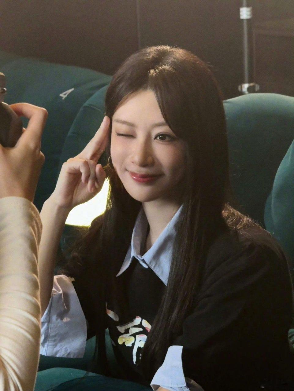 杨紫1.30小白菊与大家不见不散杨紫说小白菊与大家不见不散啊啊啊啊！就等着和白菊