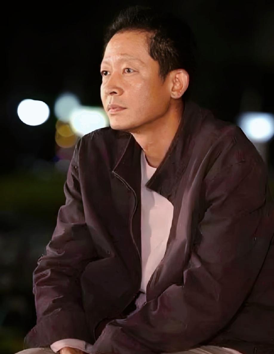 王志文：“无权无钱，不谈格局，生存才是王道；无人无势，不谈情怀，务实才是根本。