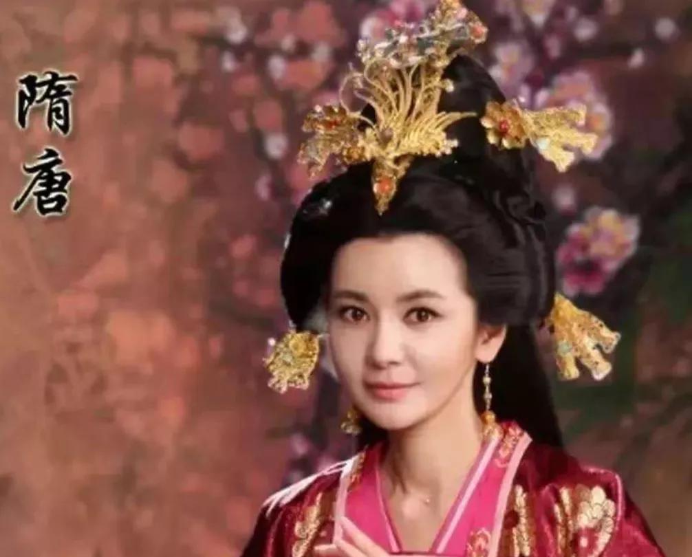 公元568年，太子陈叔宝到龚氏房内过夜，突然看见娇俏可人的侍女，陈叔宝嗔怪道：“