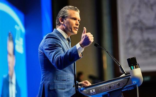 美防长访问纽波特纽斯造船厂，称中方不敢对美军任何试探，现场一片欢呼！2026