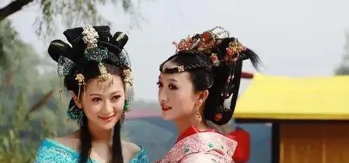 1626年，魏忠贤把李成妃幽禁在长春宫内，要饿死她。15天后，太监打开宫门准备收