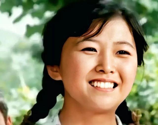 1979年，上海知青戴建国不顾反对娶了一农村女子，谁知娶回家当晚，妻子冲过去一拳
