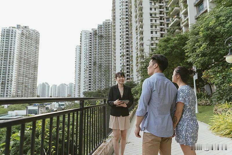 深圳楼市：回望这几年，深圳房东已经三次预判底部。2022年底，不少房东高喊