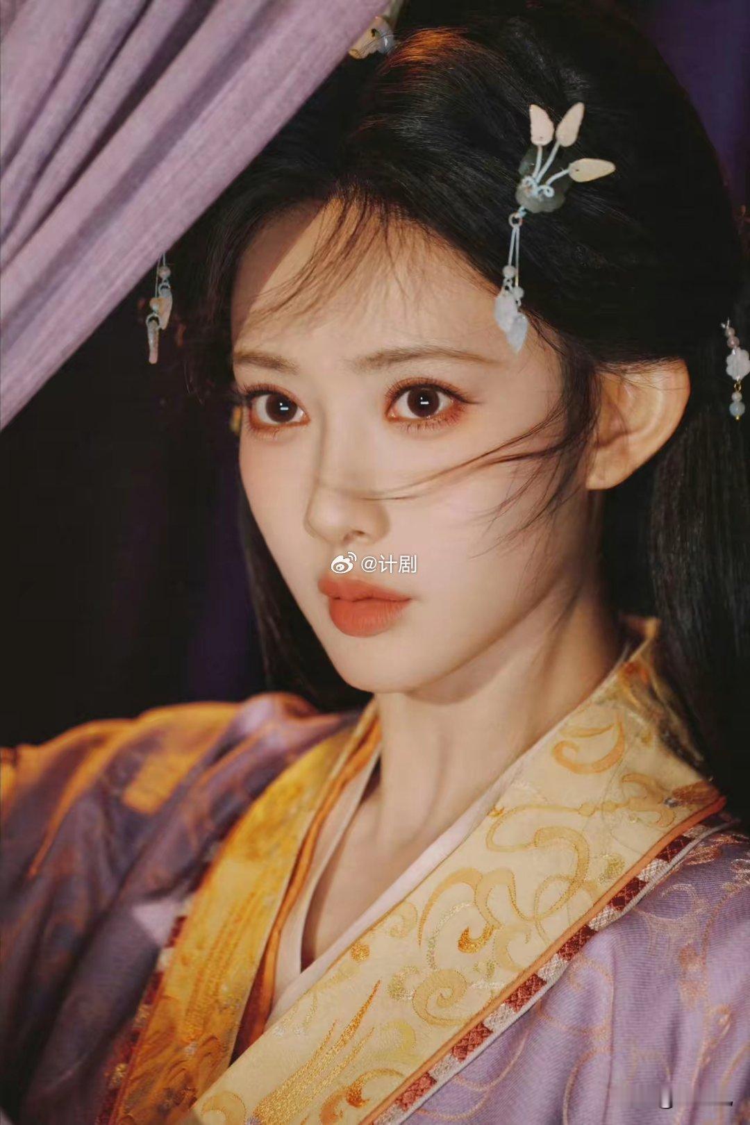 孟子义的长相挺网红是恶毒女配的不二人选而田曦薇不仅适合恶女，还是甜妹孟子义的发