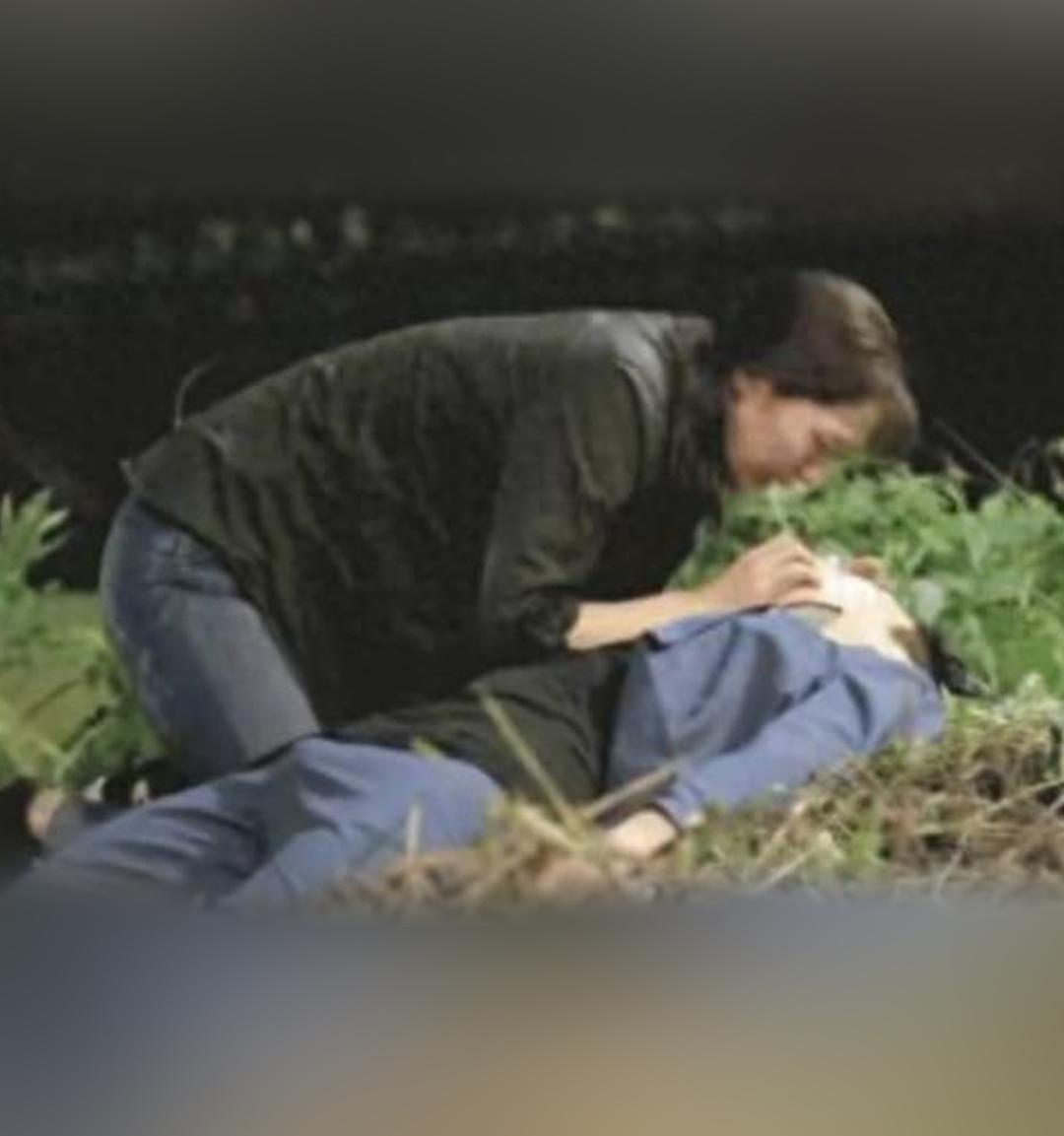 我就好奇了，拍个接吻的戏，怎么还来感觉了？最近，韩国演员金宣虎上了热搜