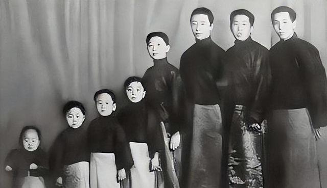 1988年，一位80多岁老妇，感觉自己活不久了，便对儿子说：“你是张作霖的第9个