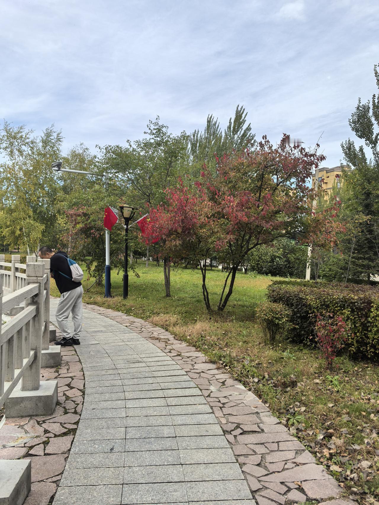 人的一生有许多的第一次，今天说说第一次献血的事情。20多年前，我在临床做护士