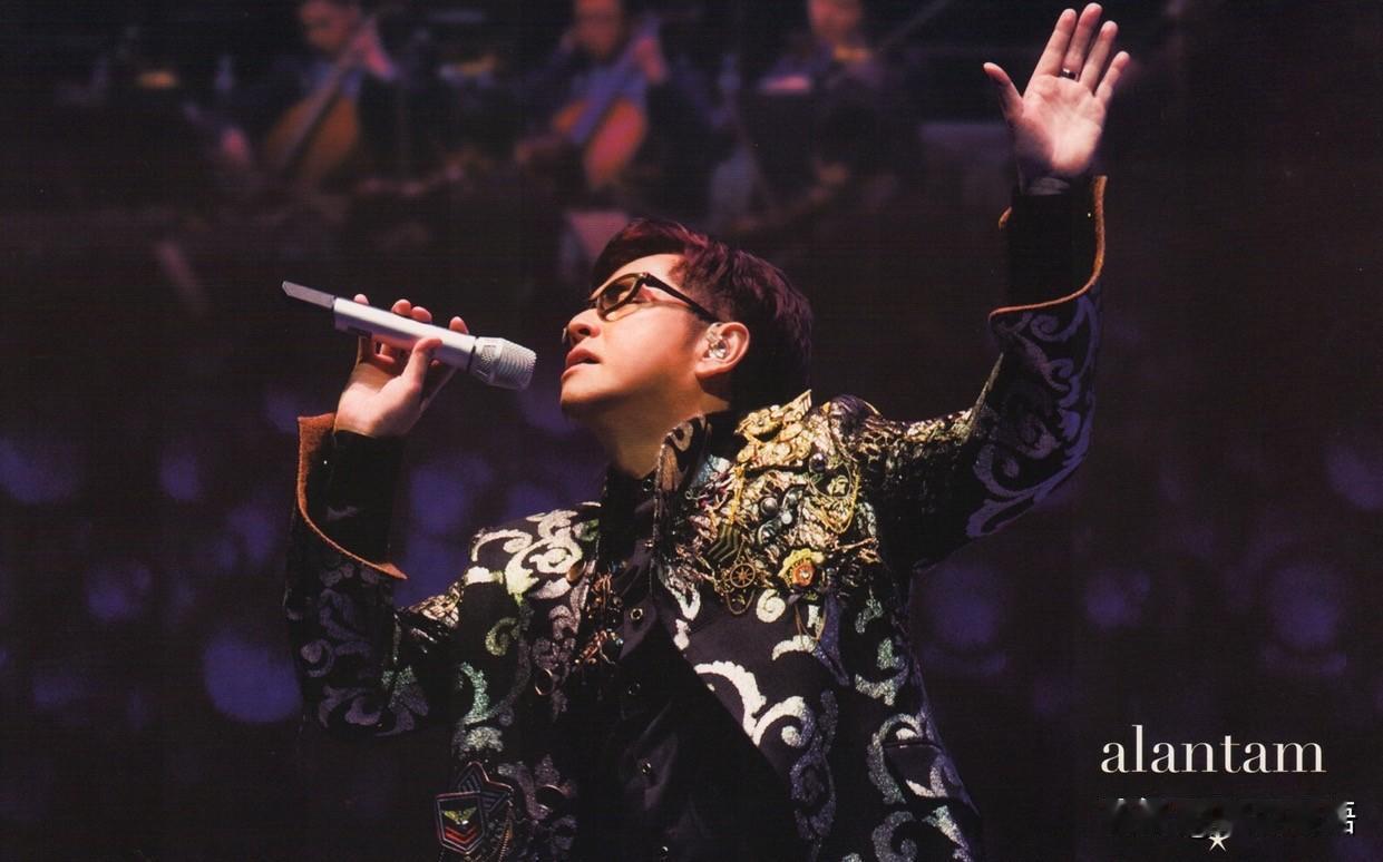 谭咏麟有一首歌叫《朋友》，看来以“朋友”为歌名的歌曲还是很有市场的，齐秦，周华健