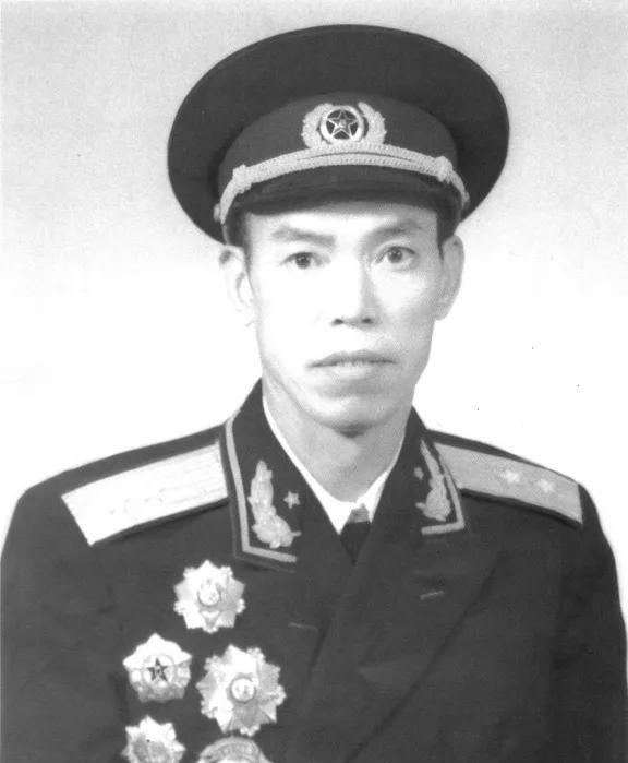 1939年，梁兴初被政委下令缉拿，还在暗室中遭到了酷刑折磨，罗荣桓怒道：“梁兴初