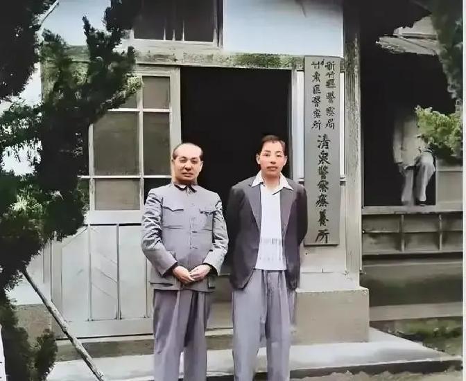 1962年，看守张学良长达25年的刘乙光终于得到了调任的命令，恢复了“自由”。在离别前张学良亲自与他