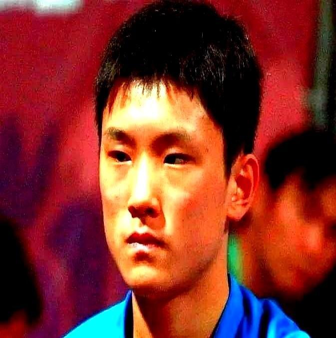 《张本智和双线溃败！小区大爷推挡神技秒杀国际赛场杀球》