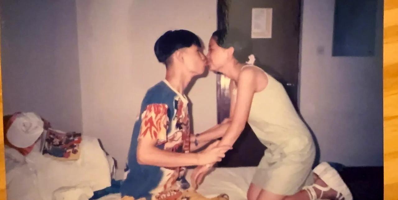 6月26日，小沈阳发文庆祝结婚21周年。小沈阳1999年认识沈春阳，距今足足2