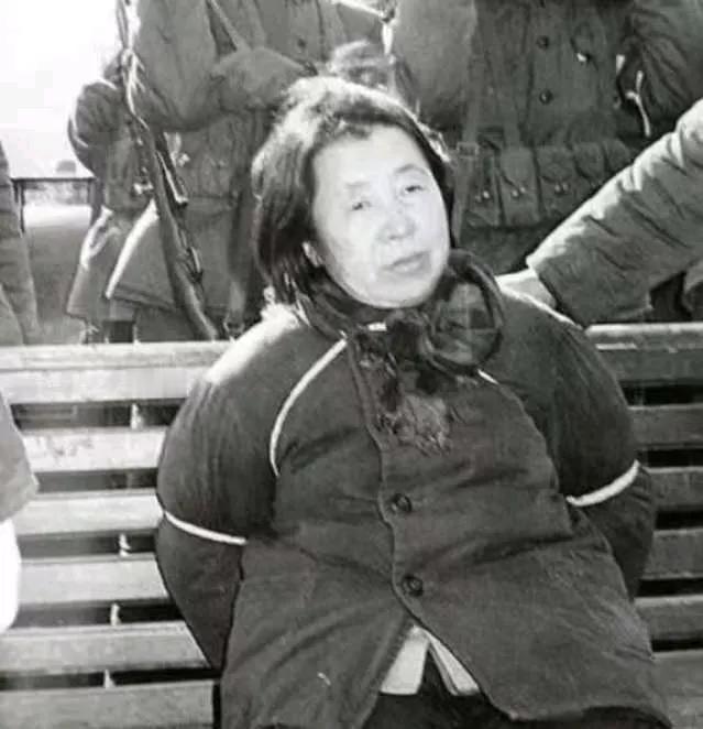 1980年，王守信在验明正身后走向了刑场，但那时的她仍然不死心，歇斯底里地高声