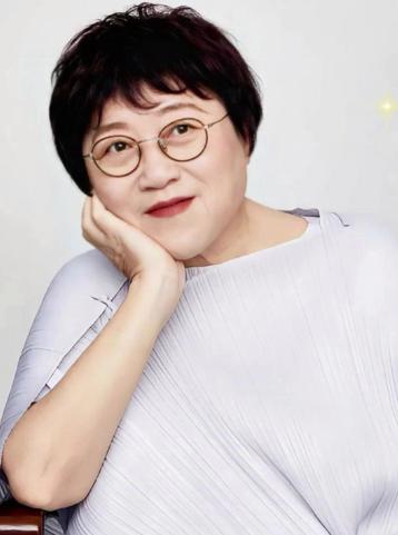 一位性学家说："所有男人要记住，不管多大年纪，找女人，别光看长相和身材，那些东西