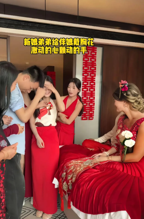 不怪小伙子不好意思，换我也是一样。