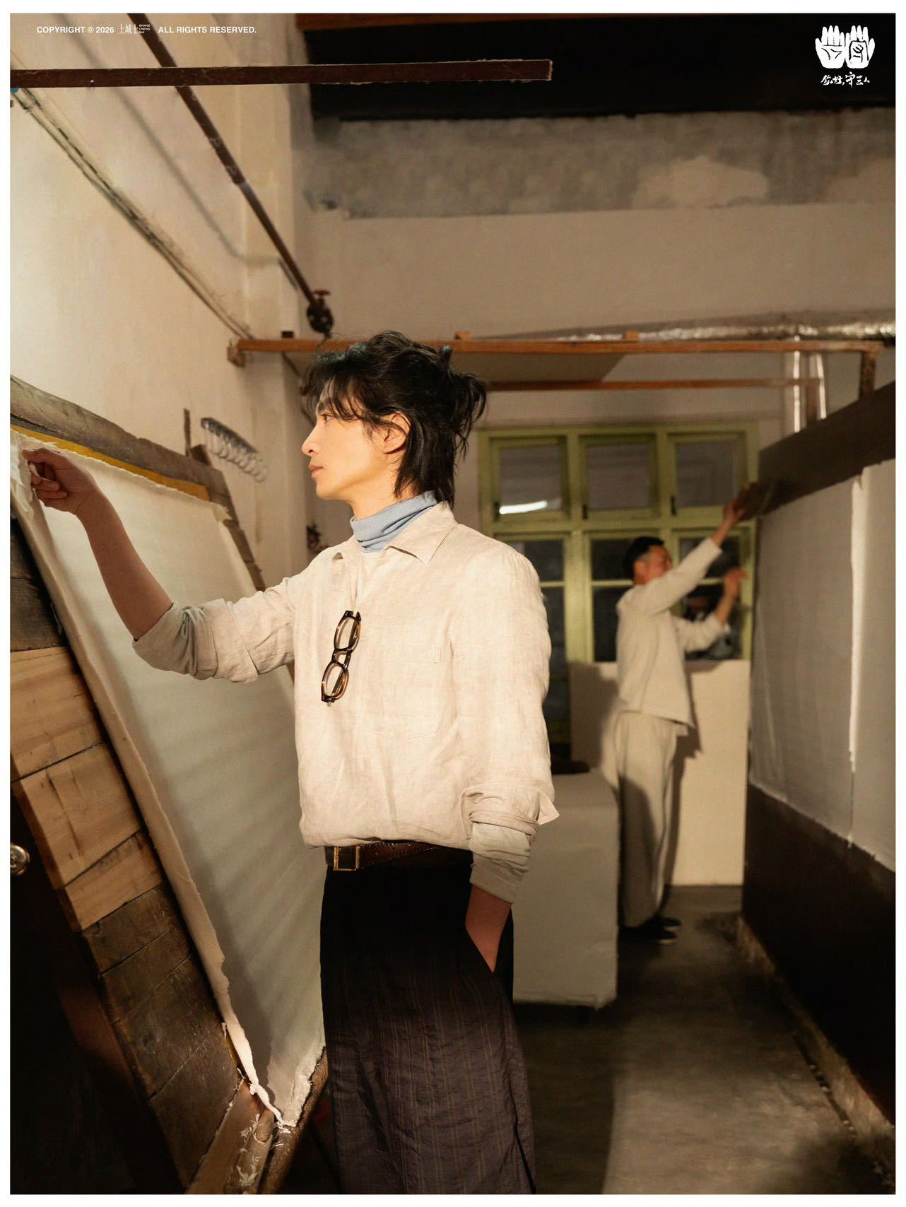 陈晓 到底是怎么把工作服穿出一种高定感的！这气质太硬太能打了，感觉迟早得来几个大