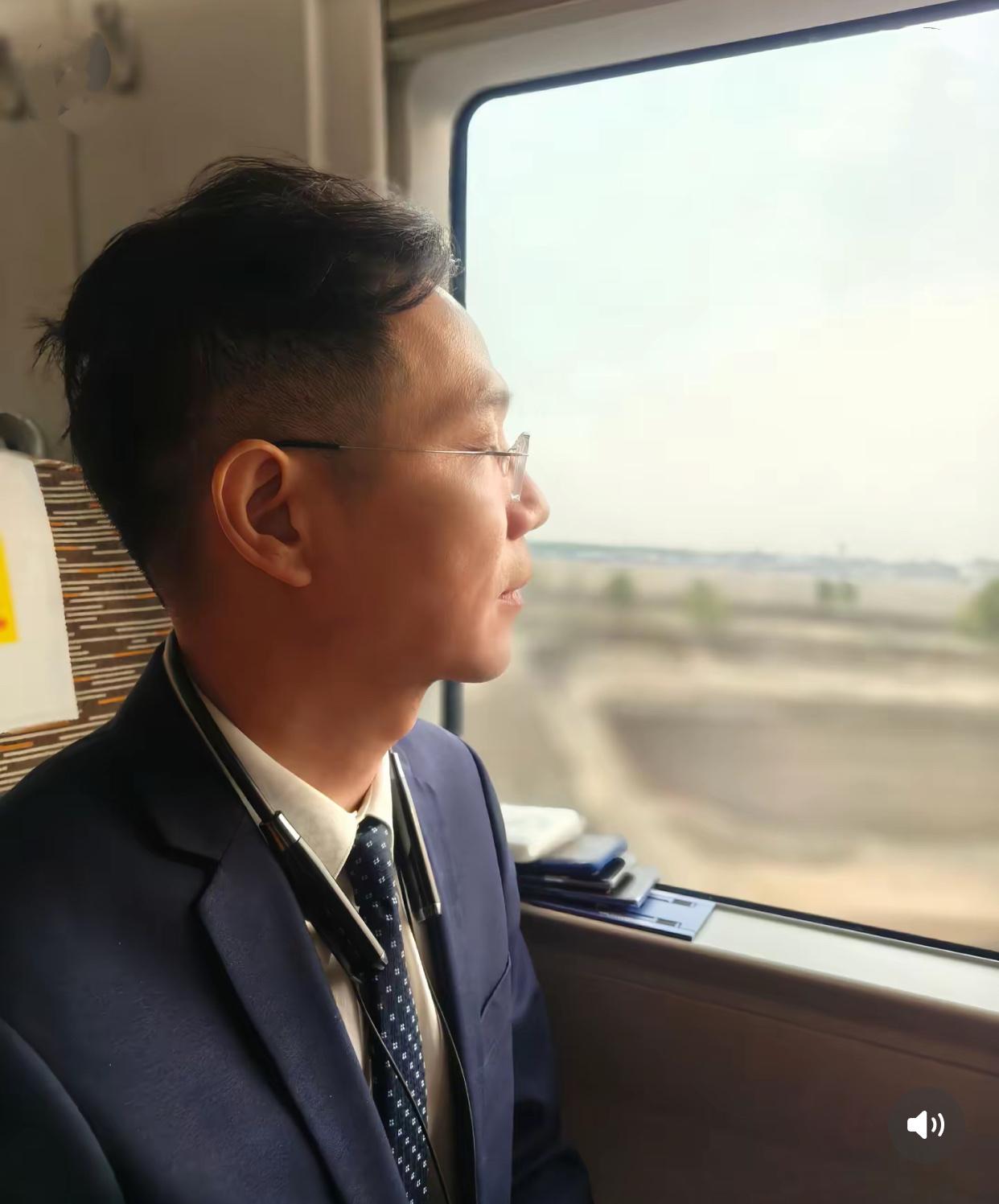 硬刚河南南阳徐律之小白徐大律说，我的视频只能发三分钟，你怎么能发八分钟，而且