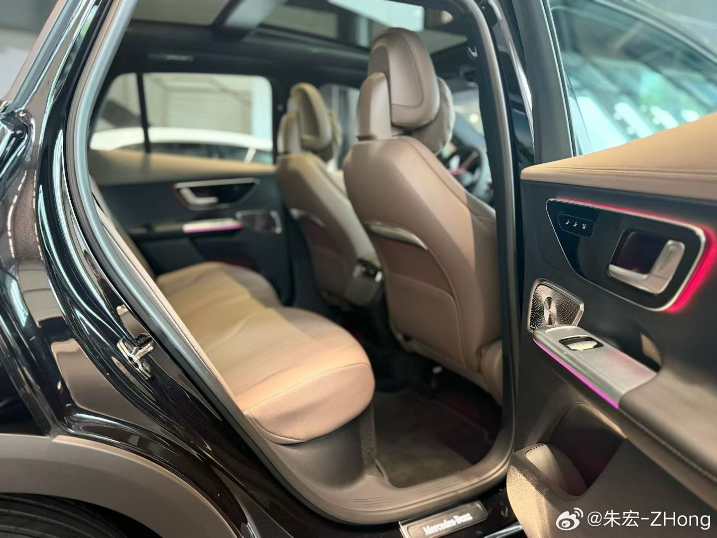 奔驰EQE500SUV旗舰版黑外棕内指导价630600选配18500