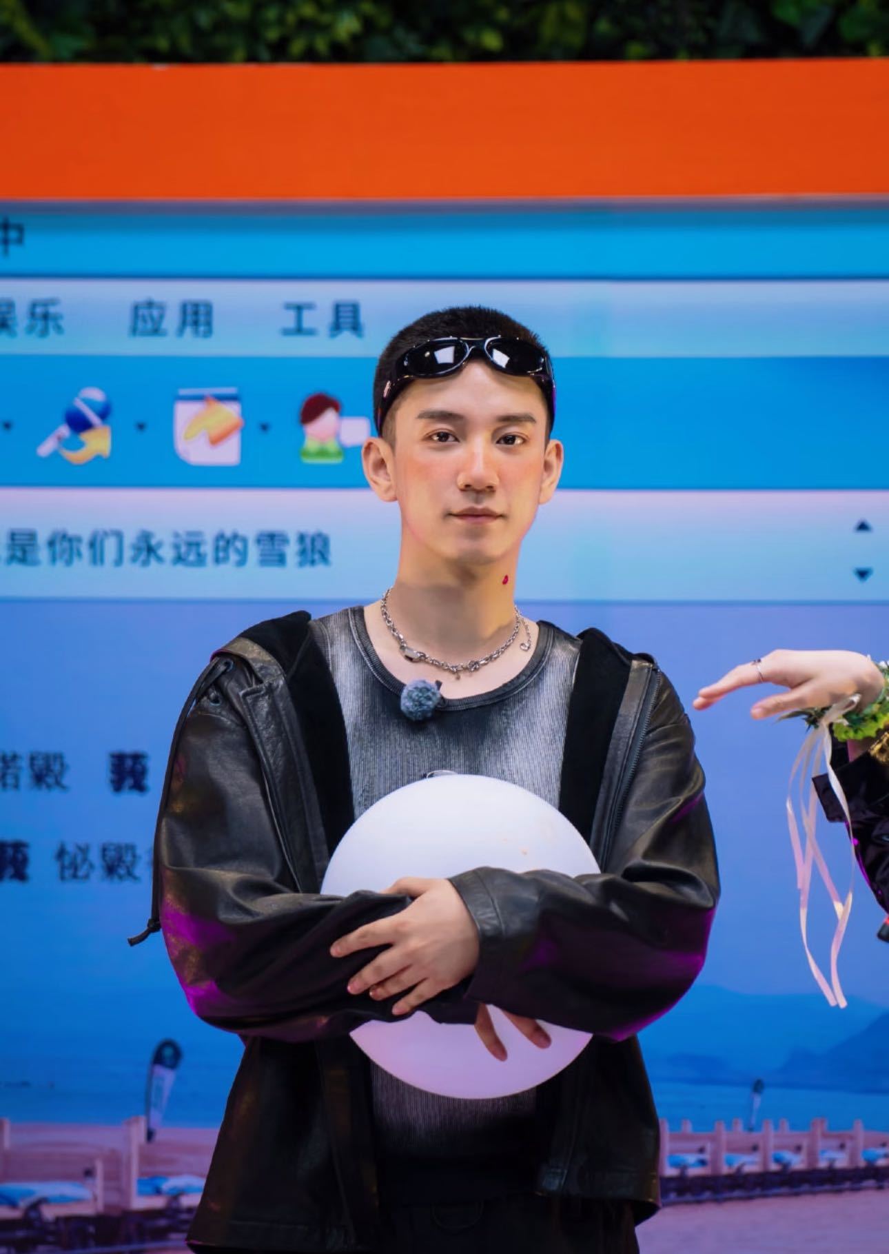 王子奇说自己是军训寸头领头人采访里谈起当年军训经历，才知晓他是寸头领头人，戏外的