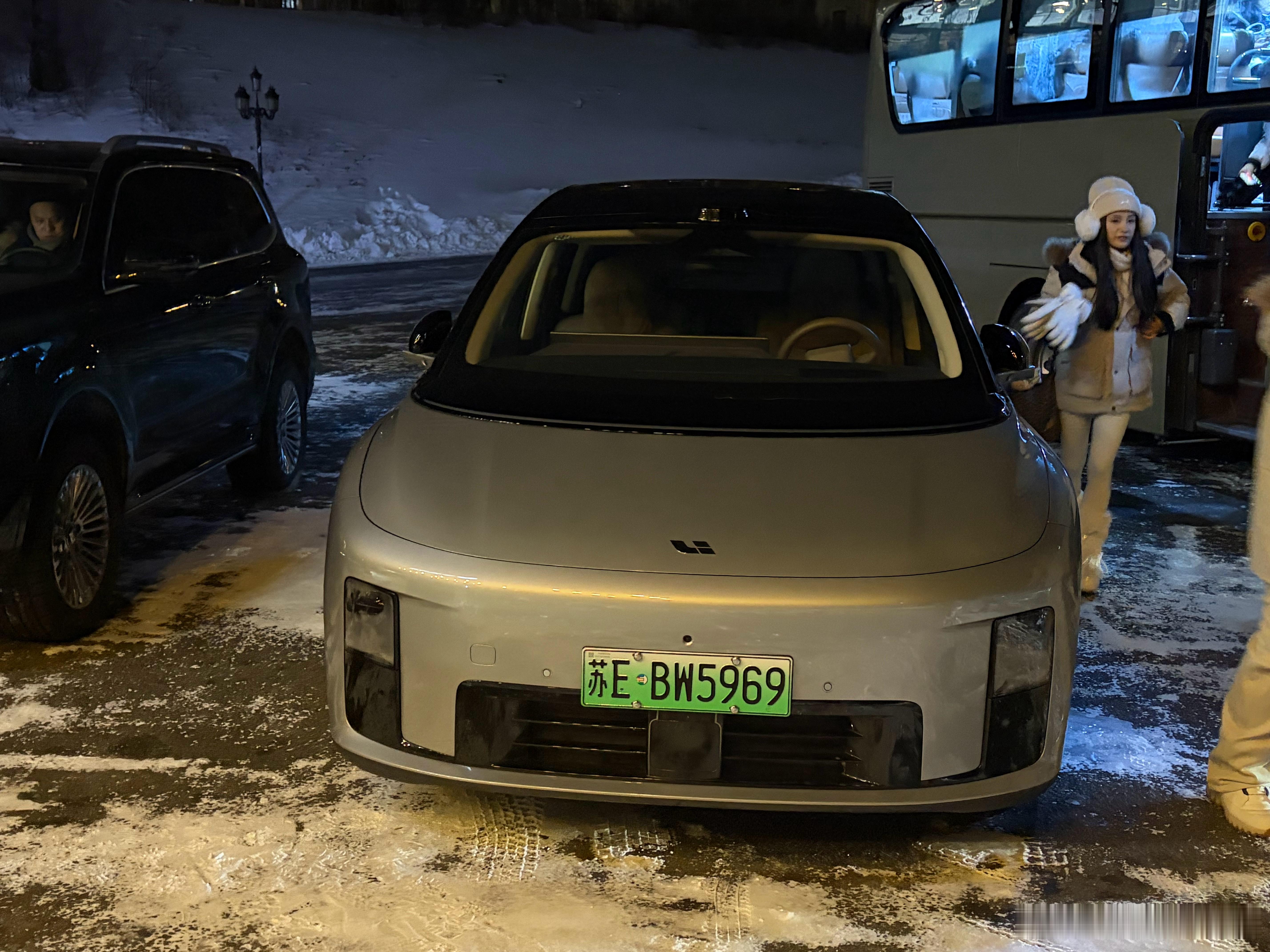 回酒店，又看到一台苏E的纯电！怎么回事，苏E车主们都这么惬意吗黑河·黑河银建建