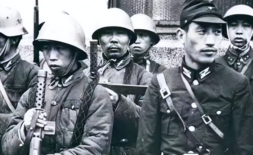 1942年，我军情报小组不幸被日军俘虏，一行13人等待被处决。突然，组长张慧