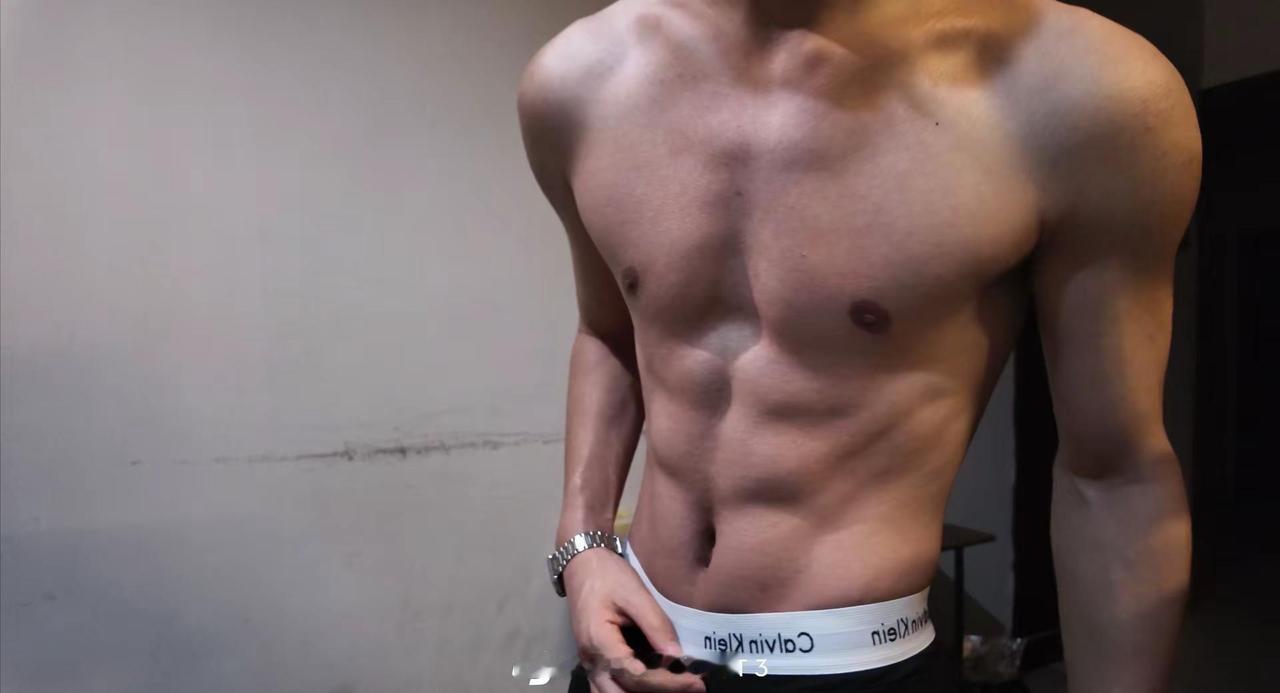 做好你的旁观者我的世界还轮不到你来指点腹肌青音