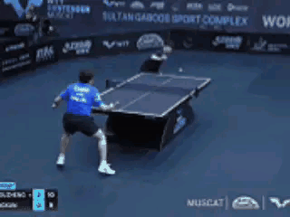 梁靖崑为何会0:3爆冷输给黄友政？看镜头重放，退场时，已经一瘸一拐的！