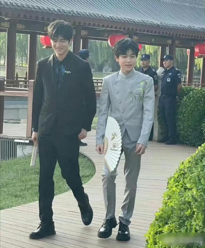 《庆余年2》拖了5年，小范闲从小孩哥拖成了青葱少年，《庆余年3》再拖5年，范闲都