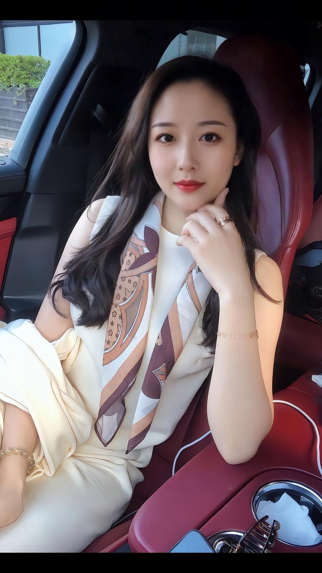 成年人的穿搭，藏着说不出的心事！原来衣服从不是取悦别人，而是偷偷安抚自己。