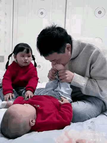 小孙女说幼儿园有个小男孩天天找茬欺负她，气死了。儿媳说：“那你有没有想出什么办